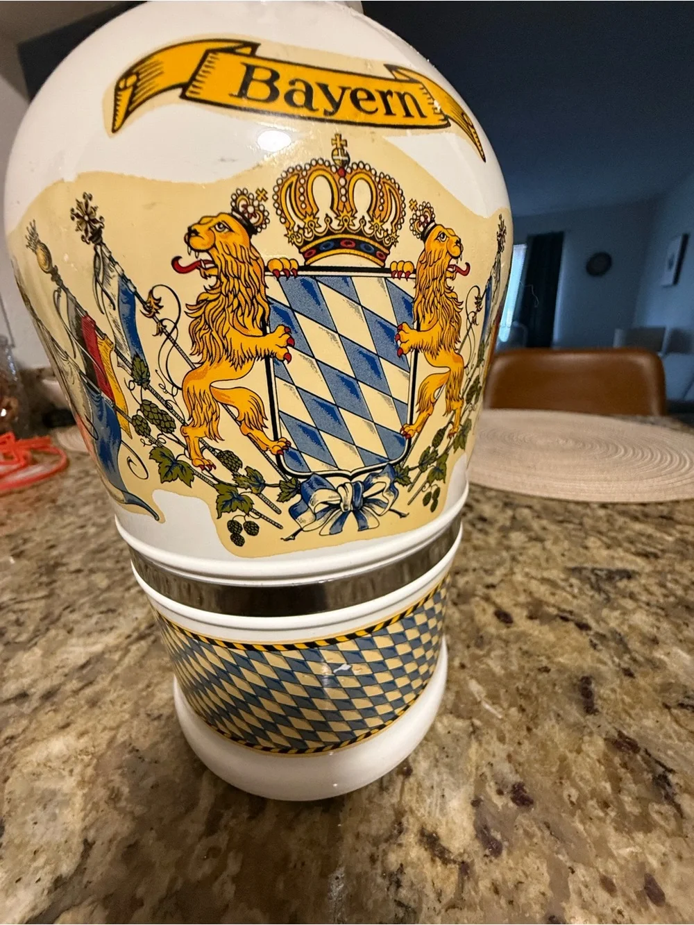 Vintage Der Krug der Bayern 2L Ceramic Beer Growler Swing Top Jug